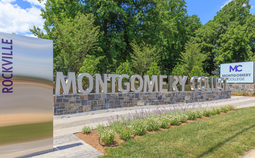 Outdoor gateway sign